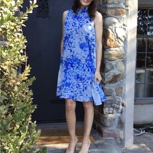 Eliza J blue floral sleeveless flyaway back dress size 10 D136
